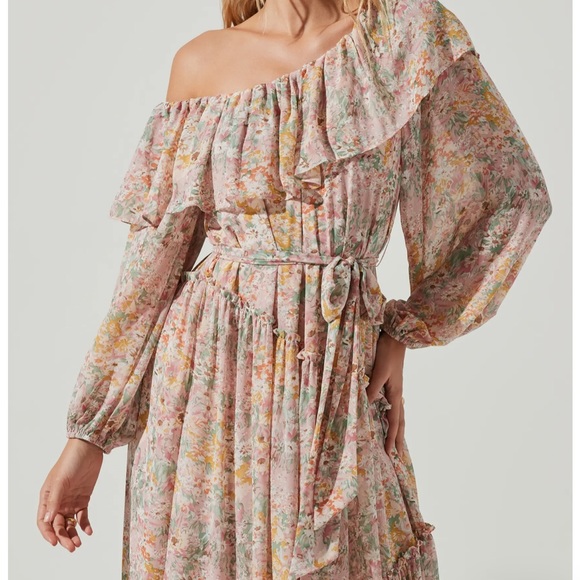 Astr Kaylani Dress size xs. - Picture 3 of 4